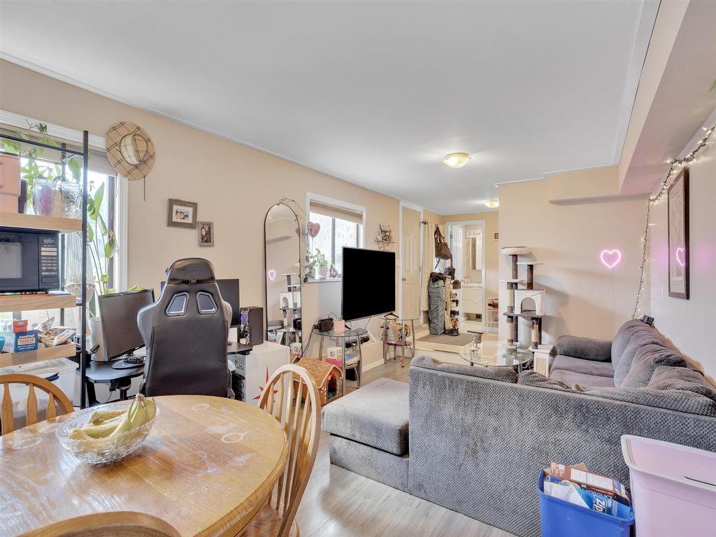 Listing Image for R3110405