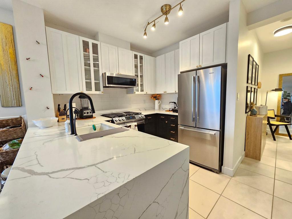 Listing Image for R3110435