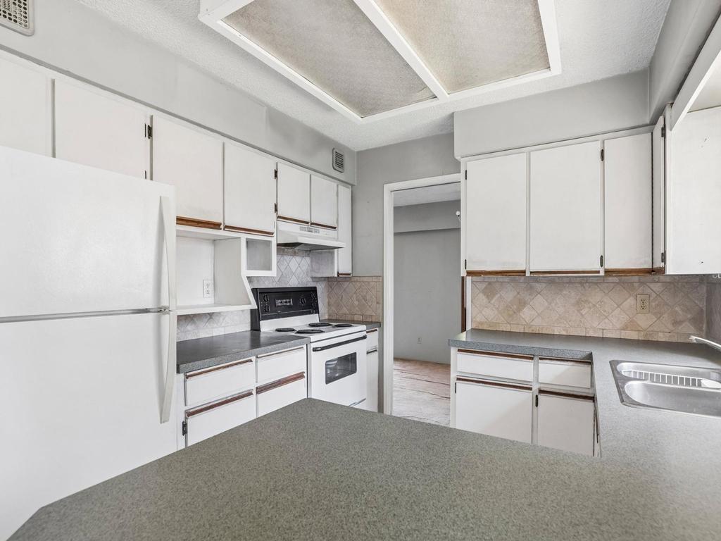 Listing Image for R3110443