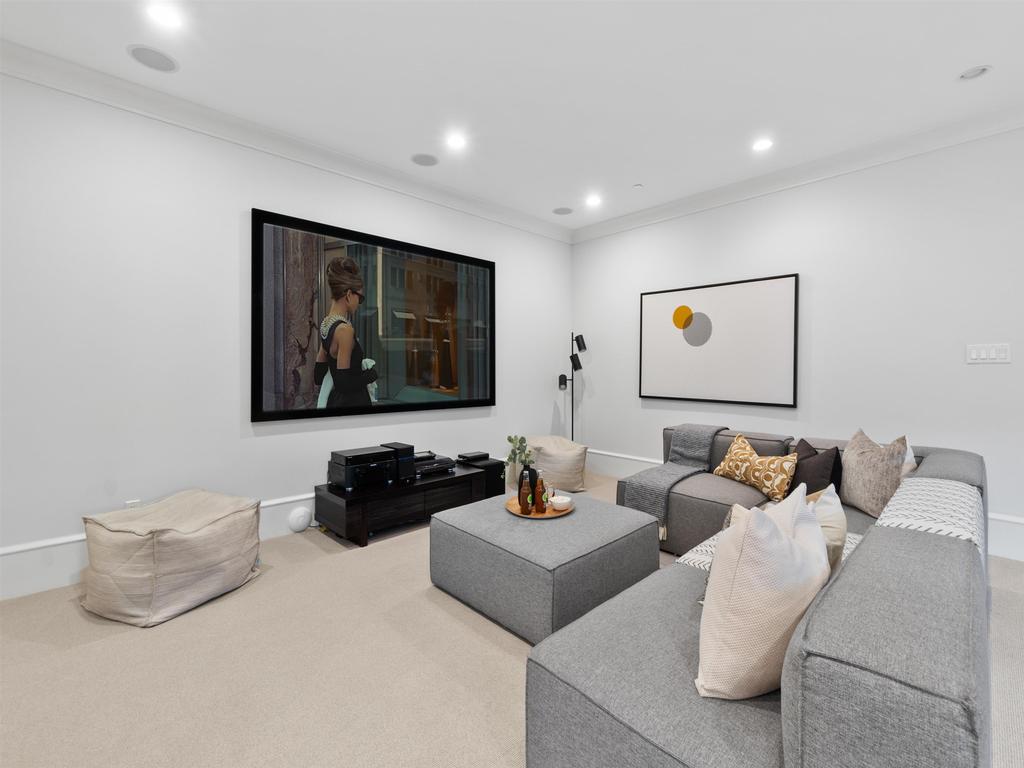 Listing Image for R3110457