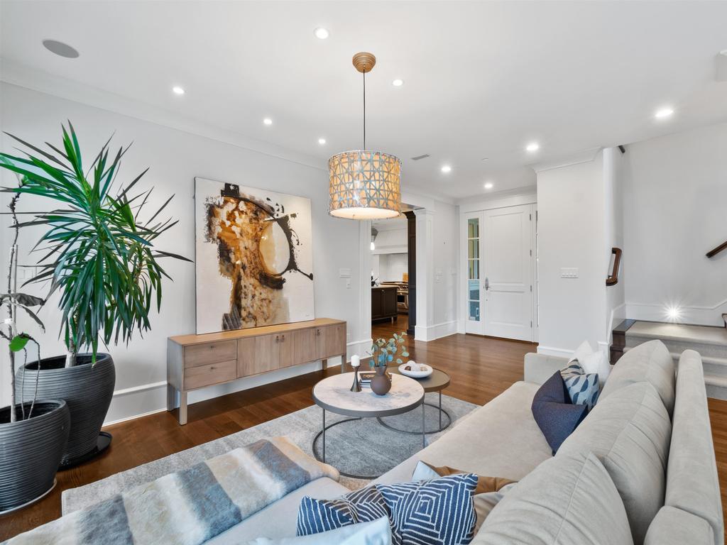 Listing Image for R3110457