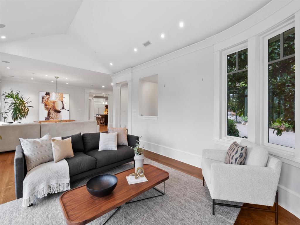 Listing Image for R3110457