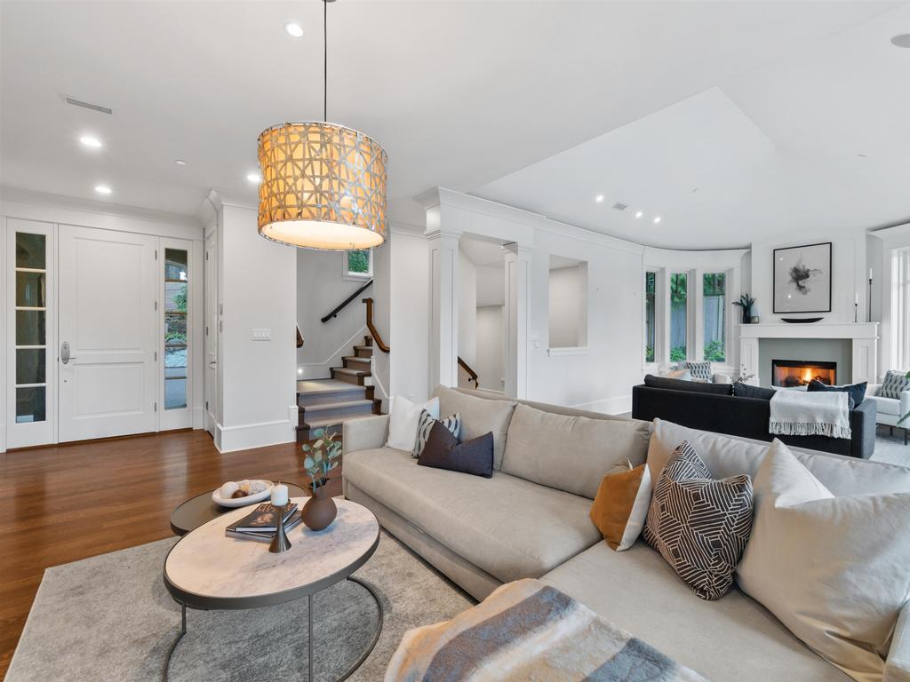 Listing Image for R3110457