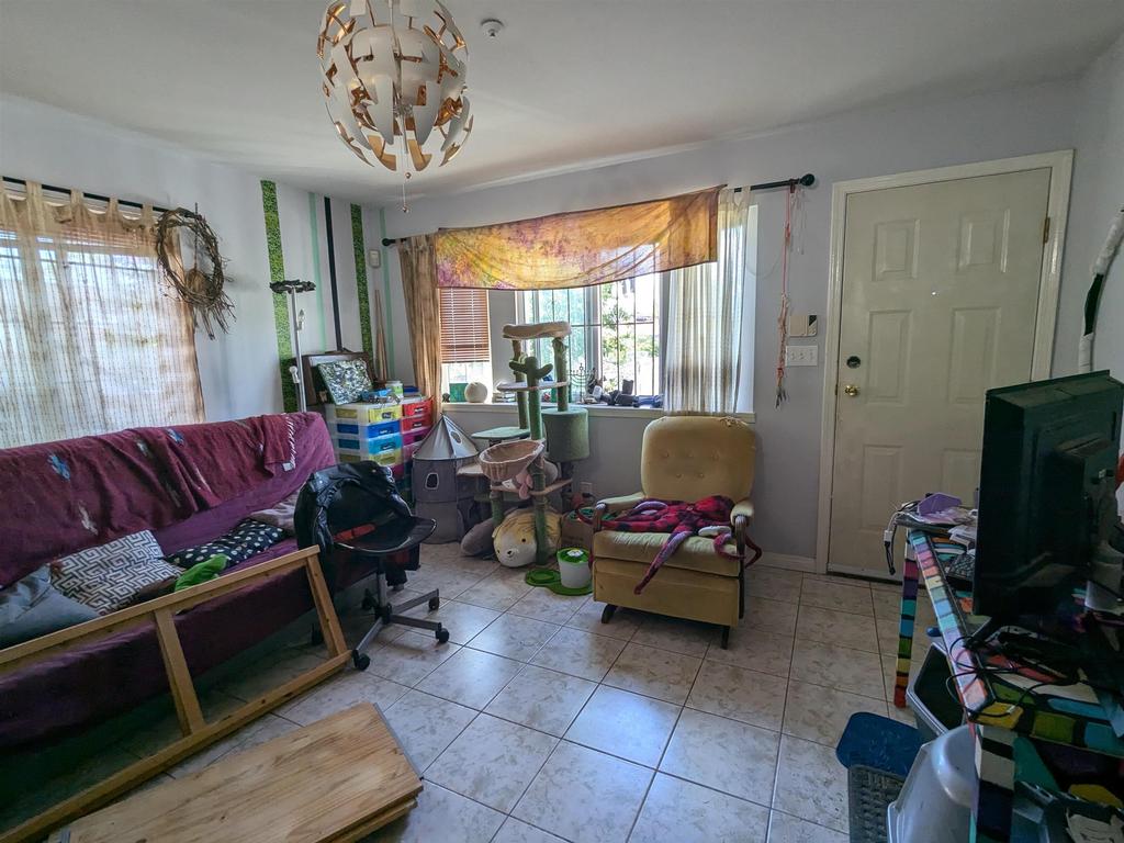 Listing Image for R3110458