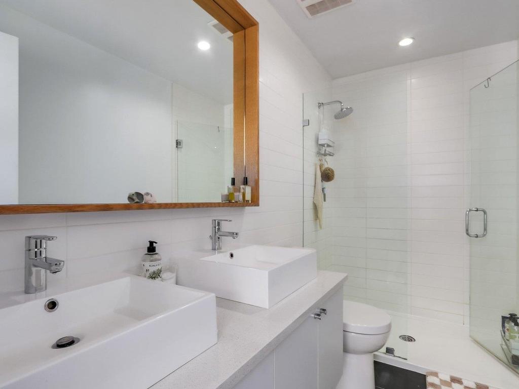 Listing Image for R3110495