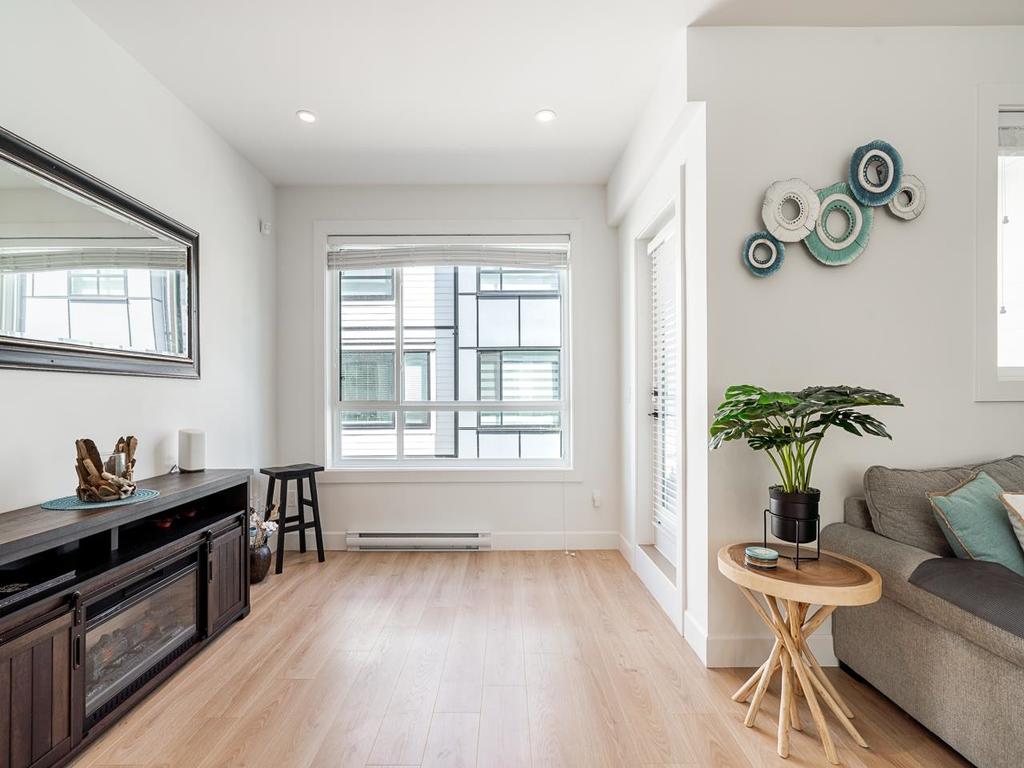 Listing Image for R3110503