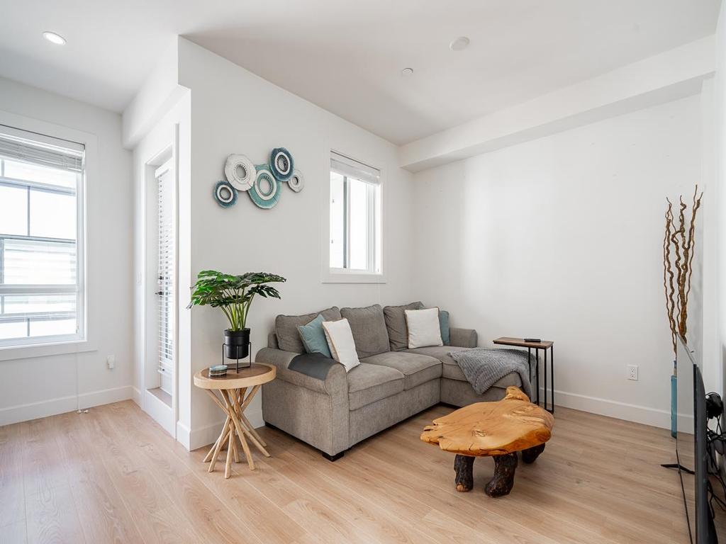 Listing Image for R3110503