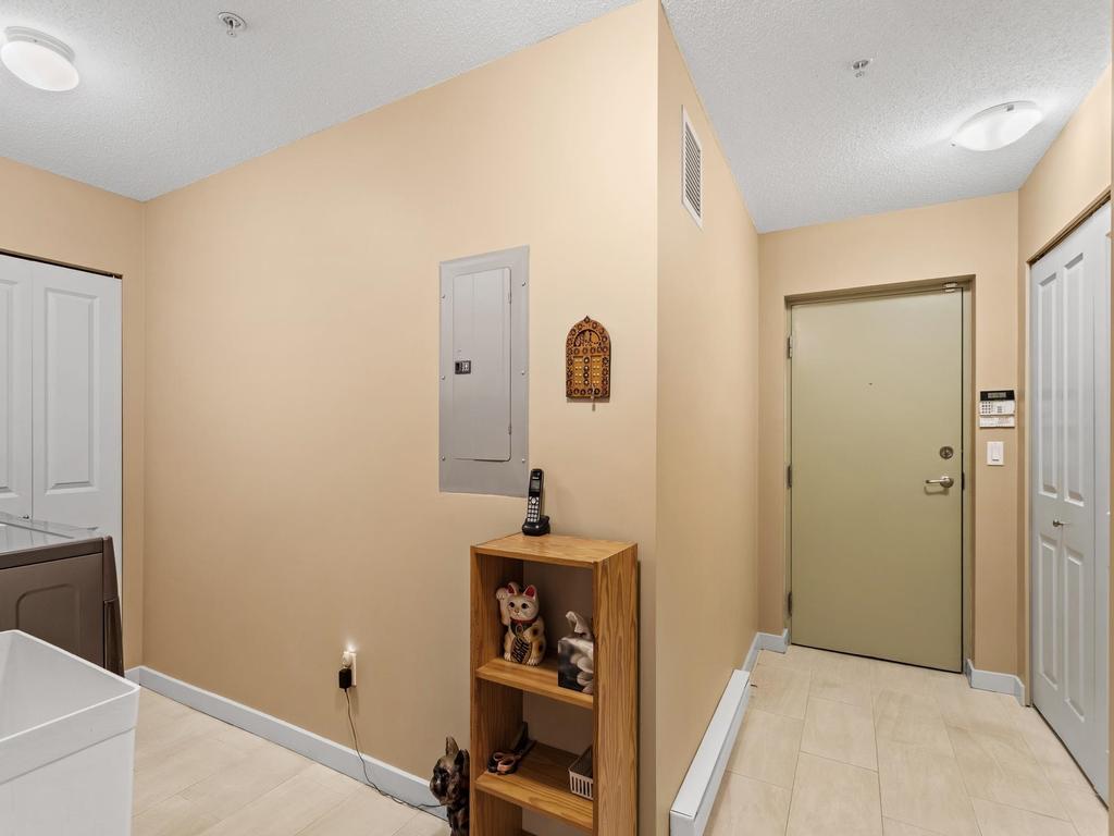 Listing Image for R3110571