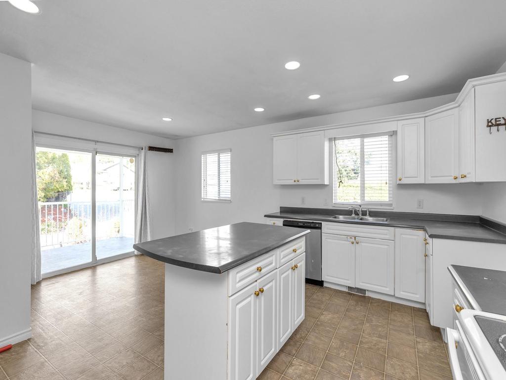 Listing Image for R3110597