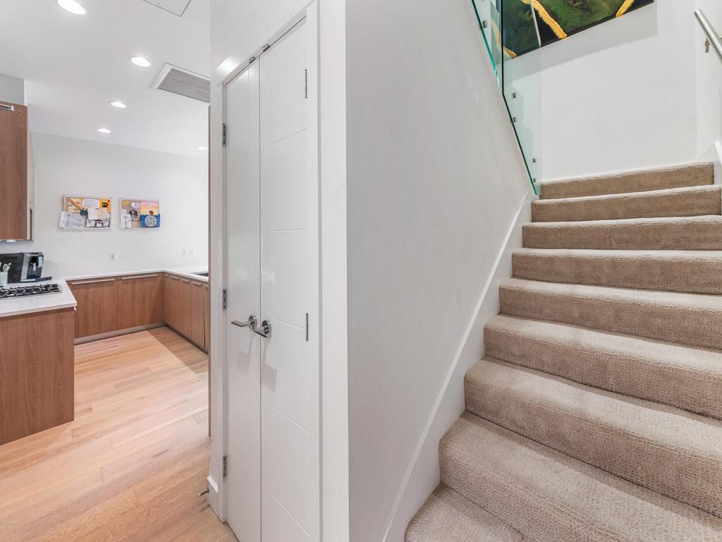 Listing Image for R3110600