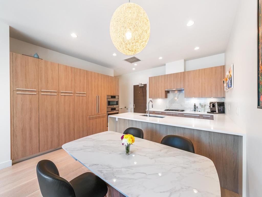 Listing Image for R3110600