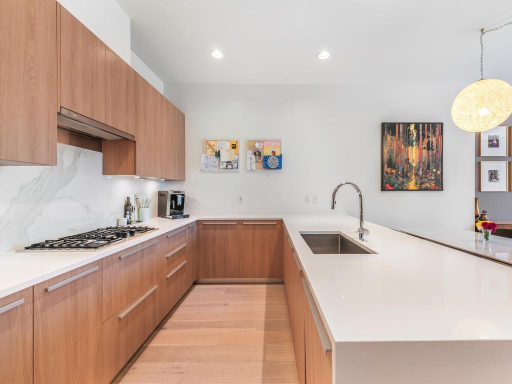 Listing Image for R3110600