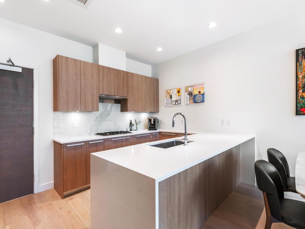 Listing Image for R3110600