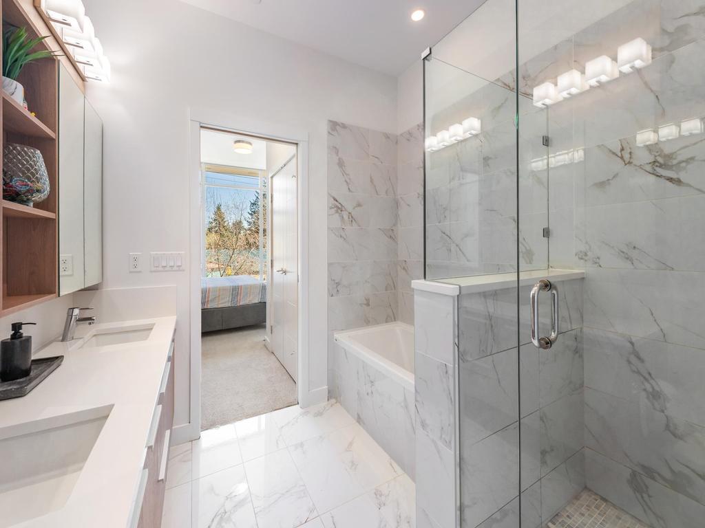 Listing Image for R3110600