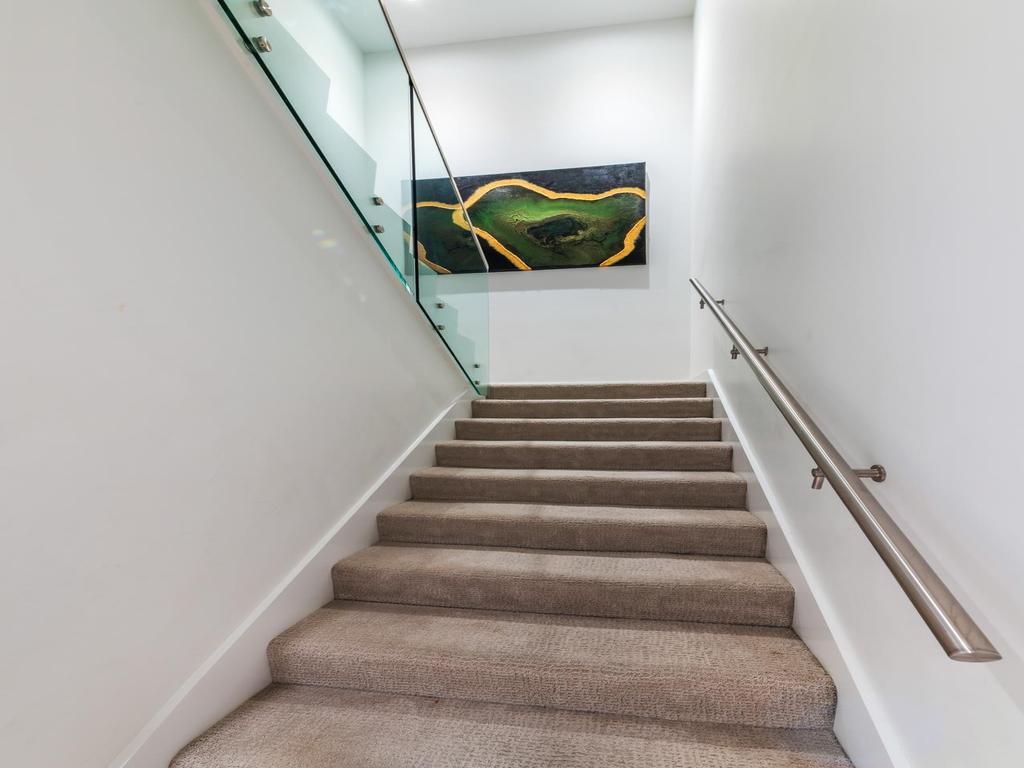 Listing Image for R3110600