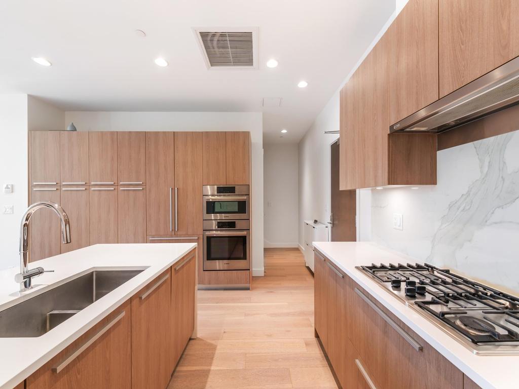 Listing Image for R3110600