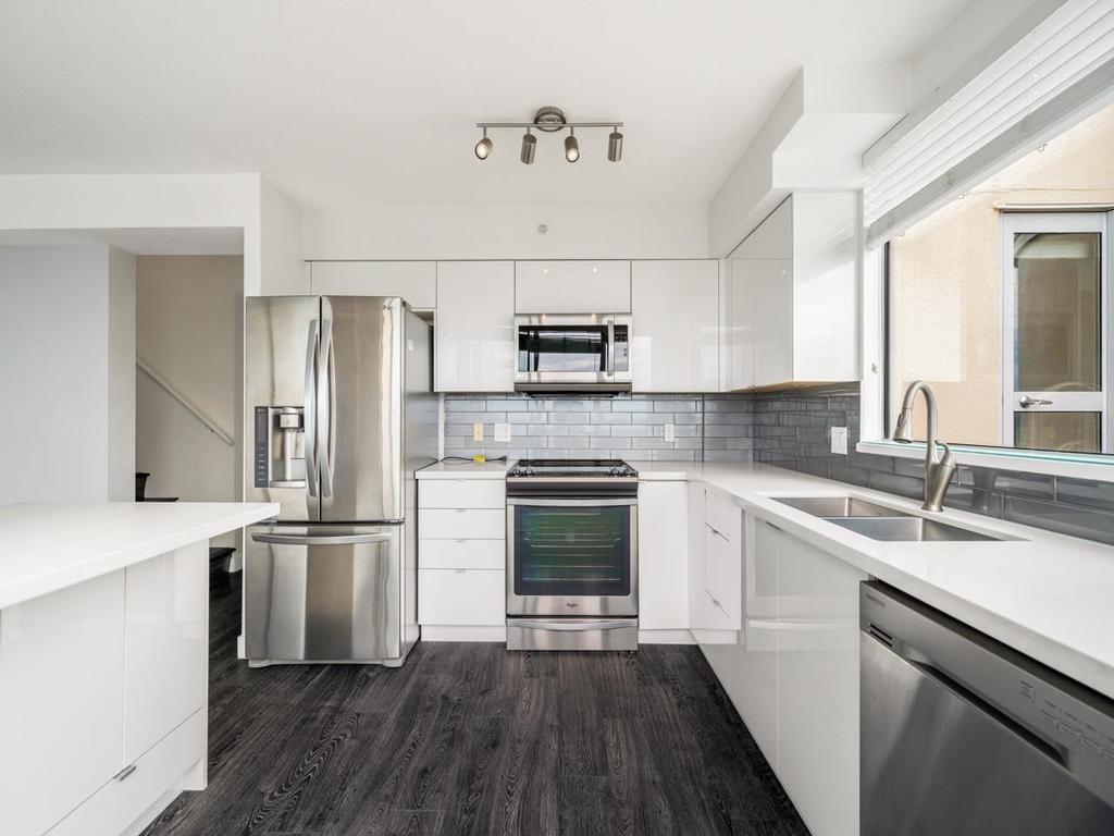 Listing Image for R3110619