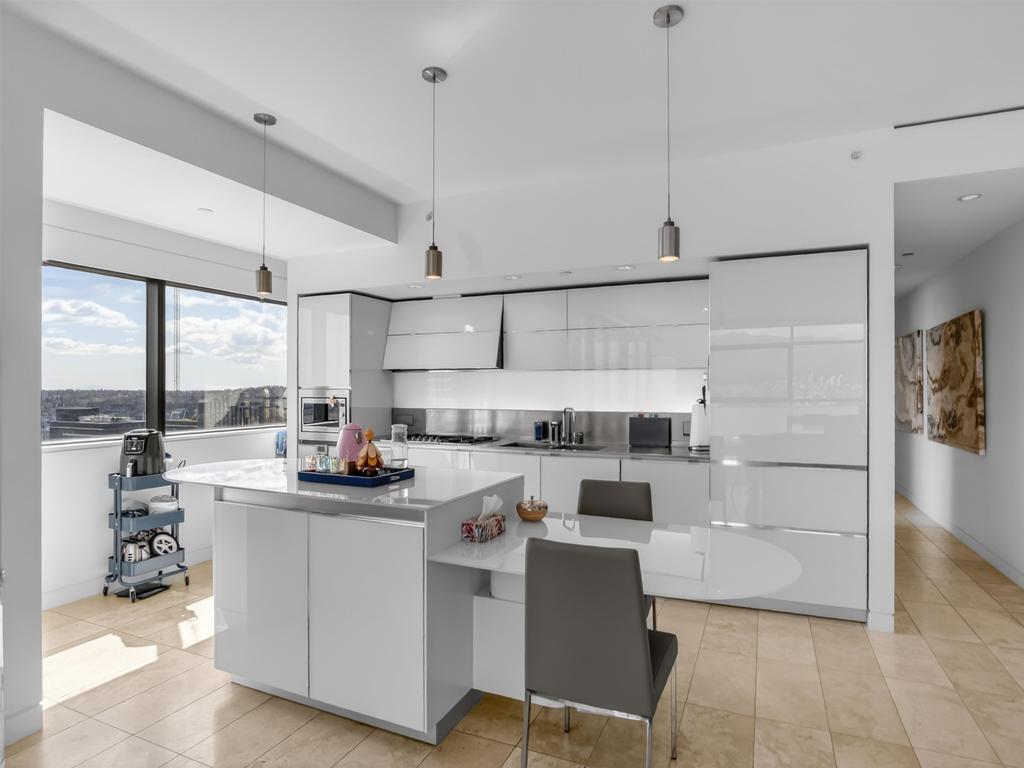 Listing Image for R3110634