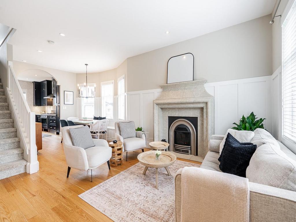 Listing Image for R3110636