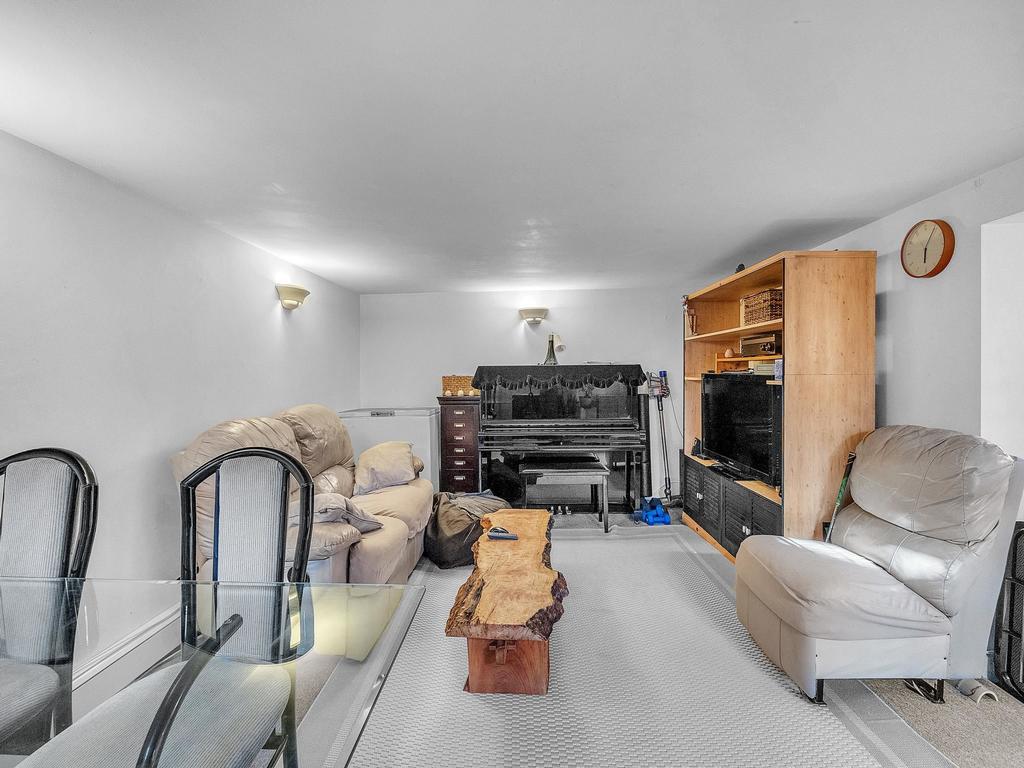 Listing Image for R3110642