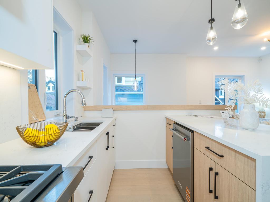 Listing Image for R3110649