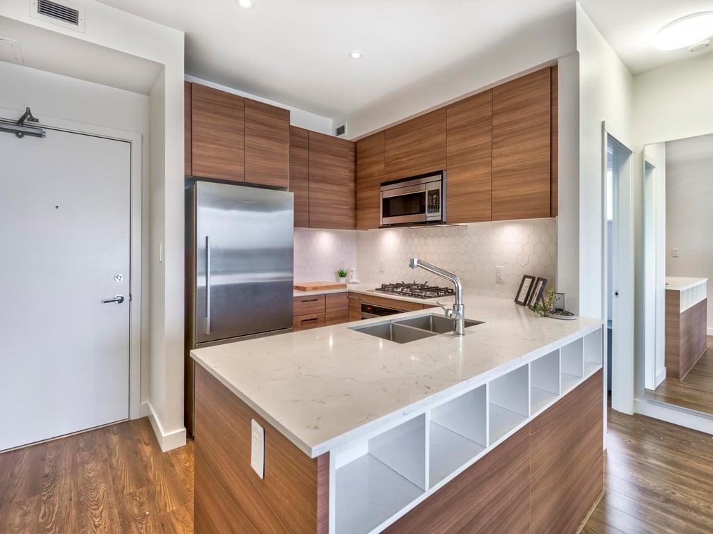 Listing Image for R3110700