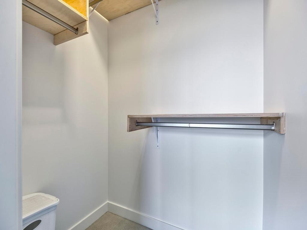 Listing Image for R3110700