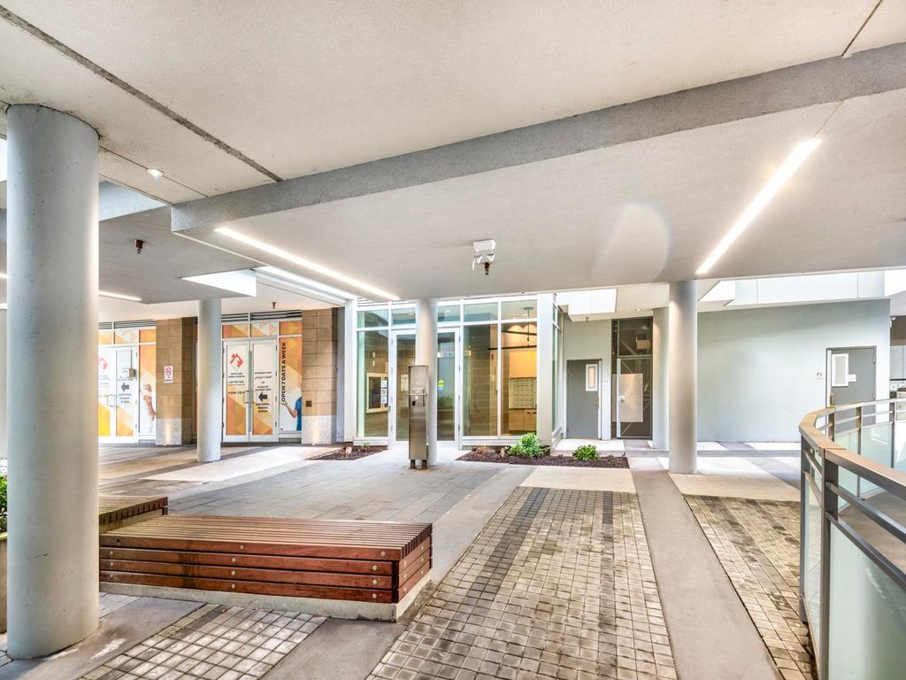 Listing Image for R3110700