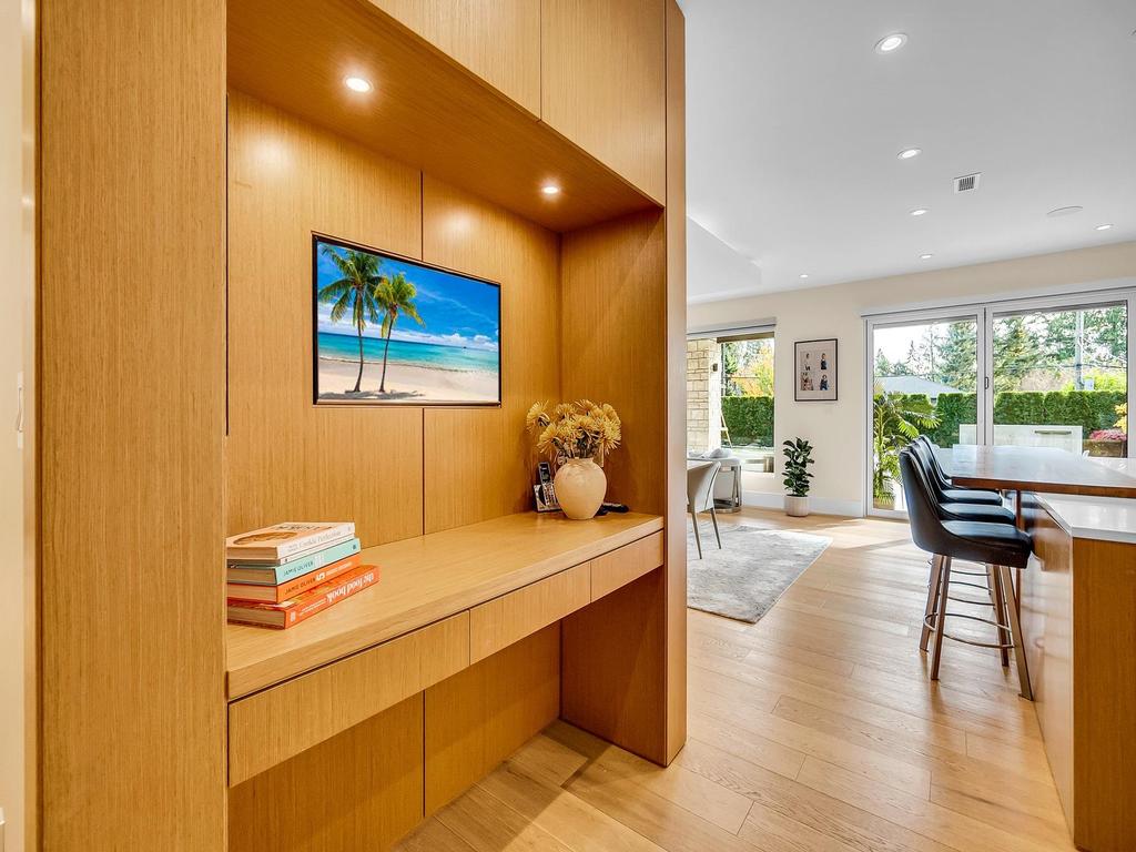 Listing Image for R3110702