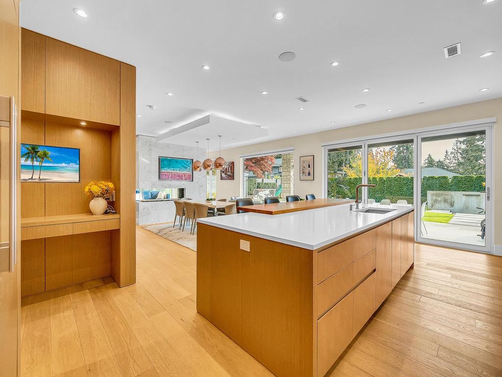 Listing Image for R3110702