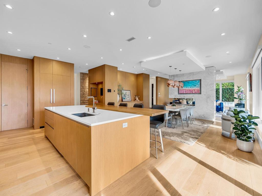 Listing Image for R3110702