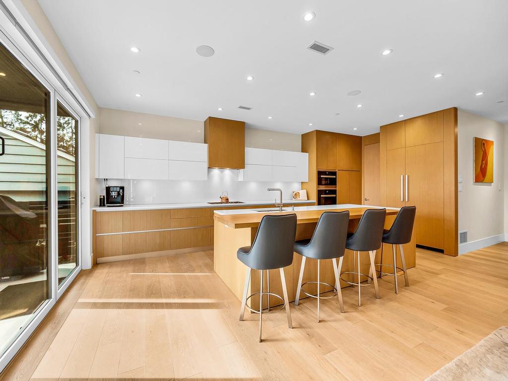 Listing Image for R3110702