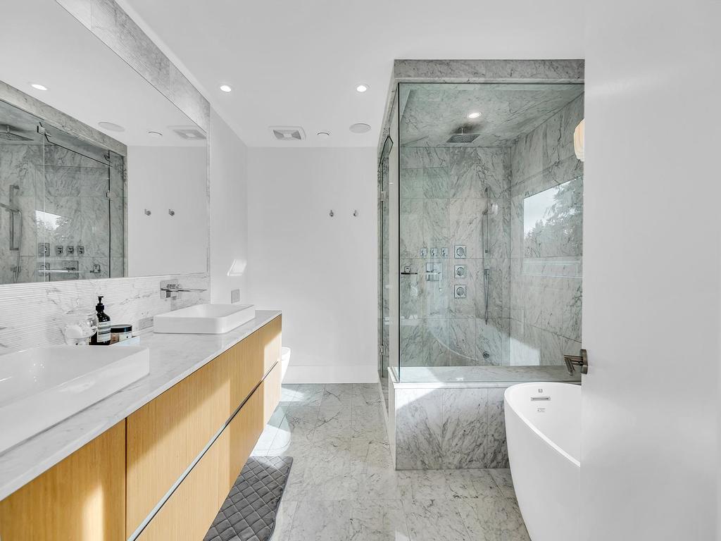 Listing Image for R3110702