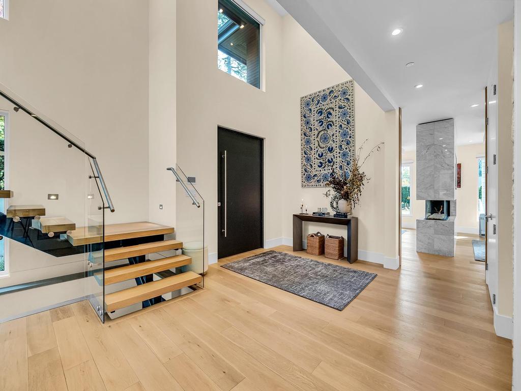 Listing Image for R3110702