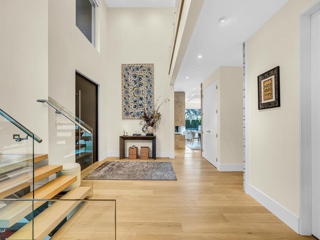 Listing Image for R3110702