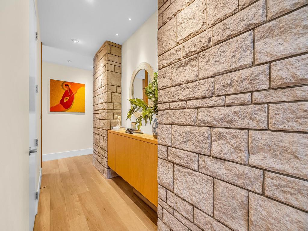 Listing Image for R3110702