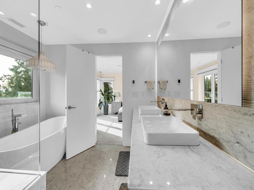 Listing Image for R3110702