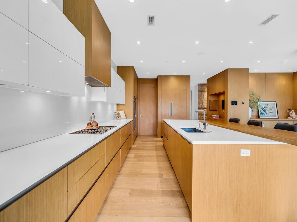 Listing Image for R3110702