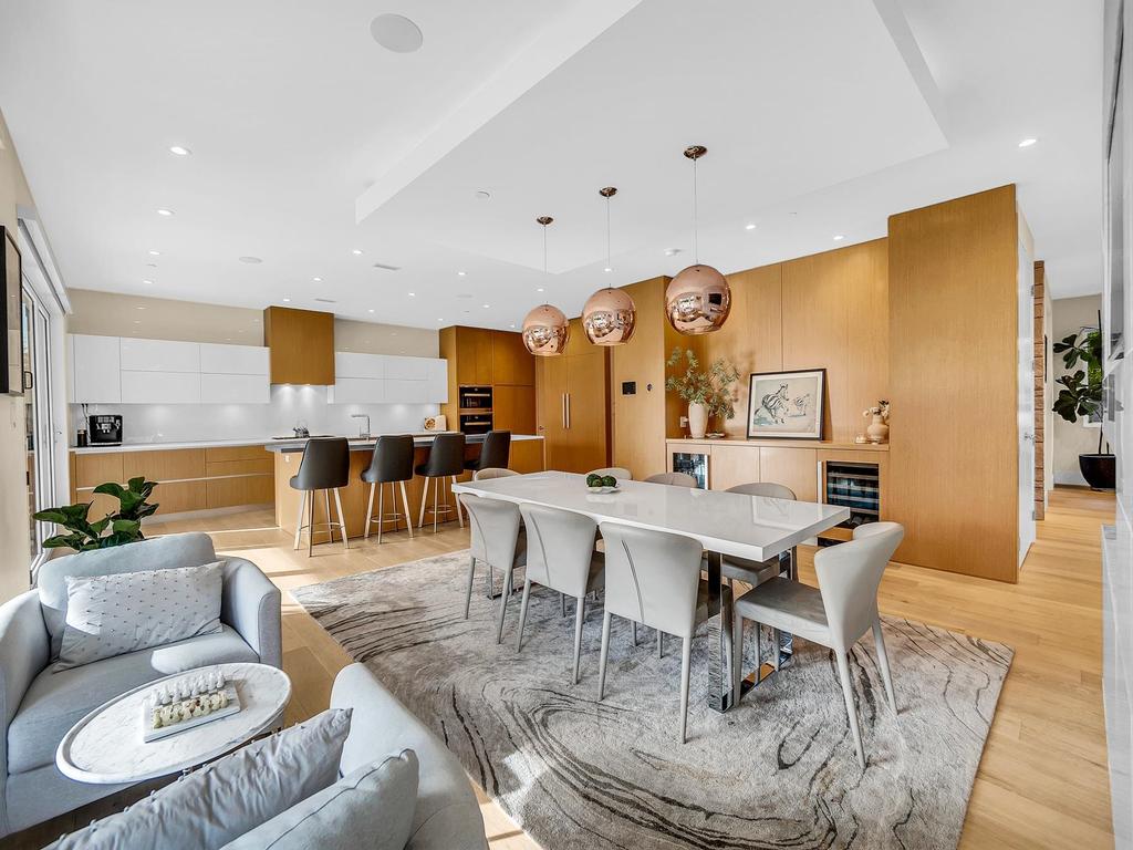 Listing Image for R3110702