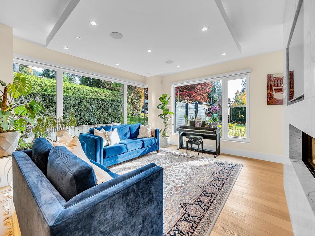 Listing Image for R3110702