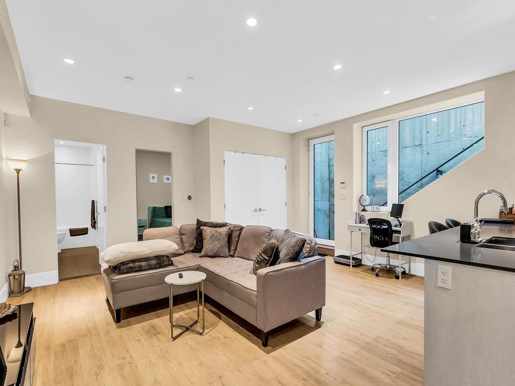 Listing Image for R3110702