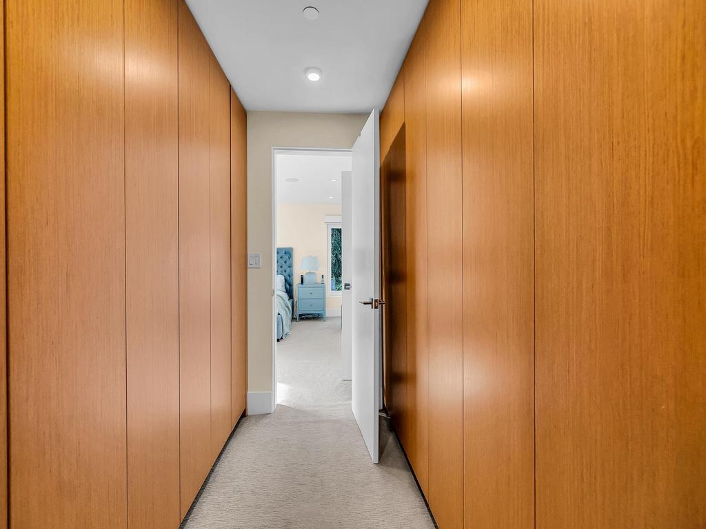 Listing Image for R3110702