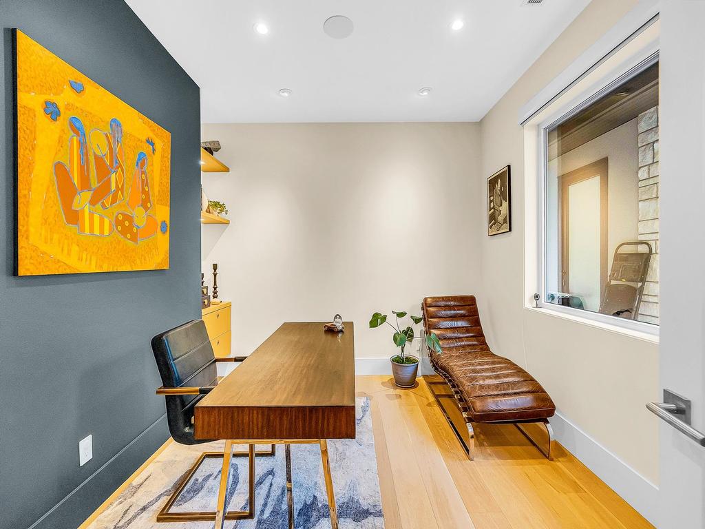 Listing Image for R3110702