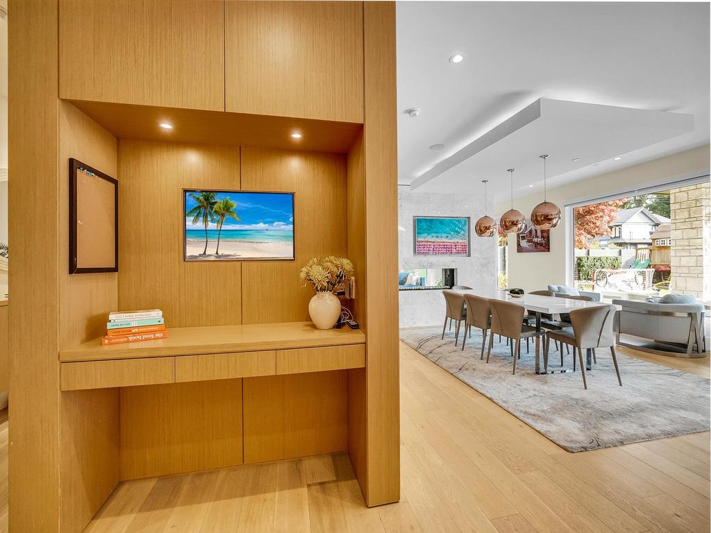 Listing Image for R3110702