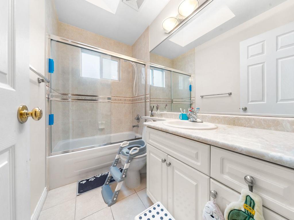 Listing Image for R3110713