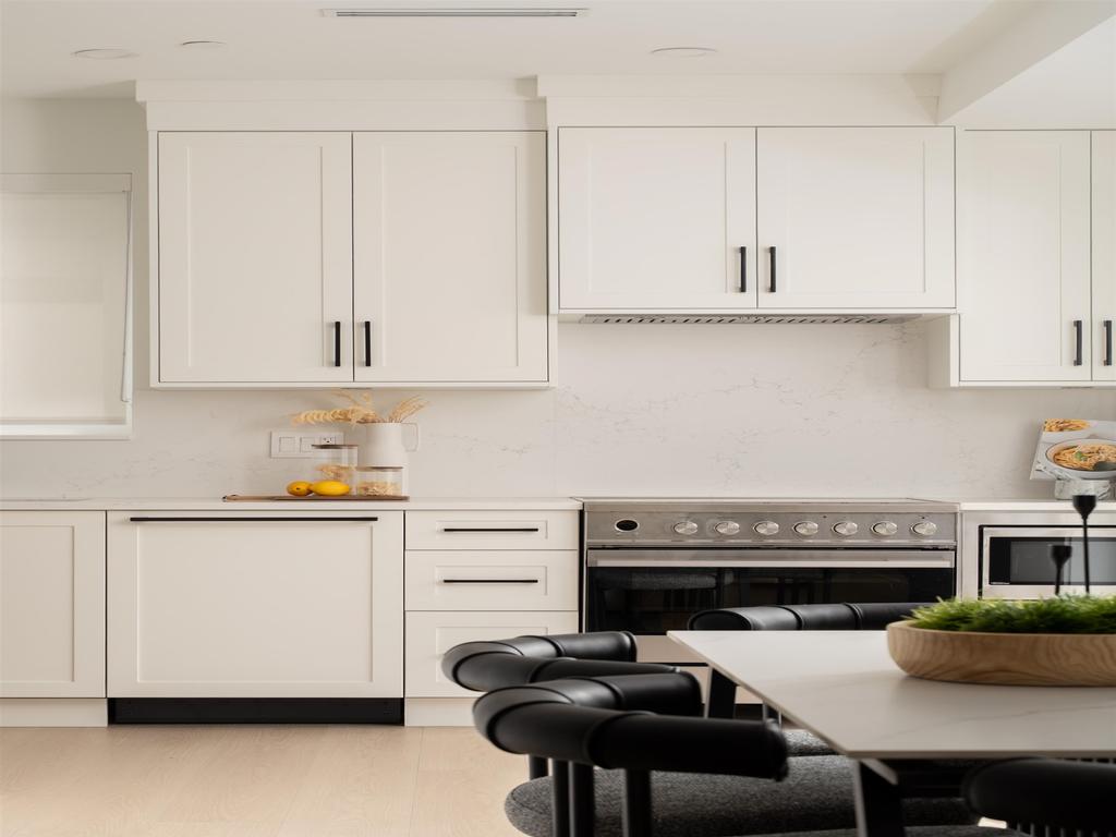 Listing Image for R3110724