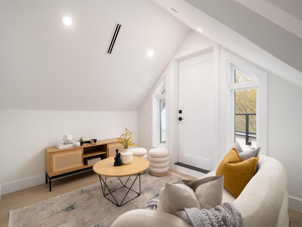 Listing Image for R3110724