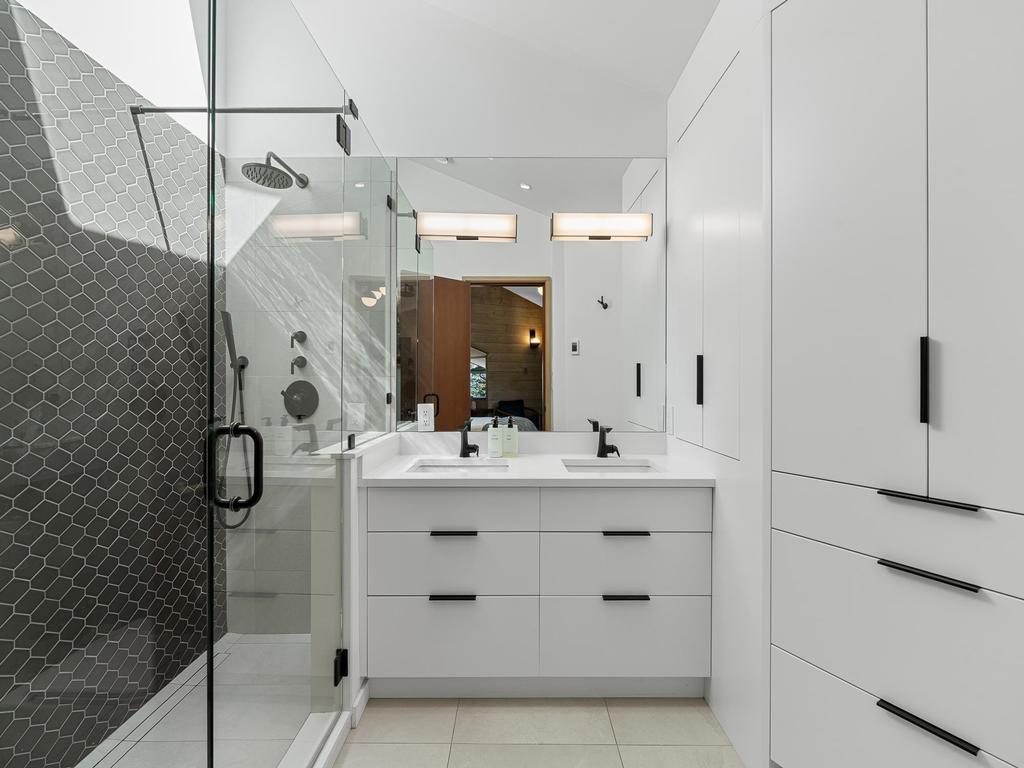 Listing Image for R3110742