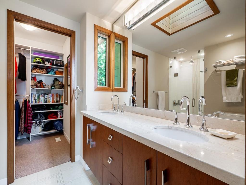 Listing Image for R3110786