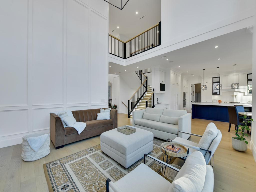 Listing Image for R3110805